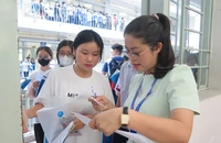 Thí sinh phản ứng vì đề mẫu đánh giá năng lực 2025 bị ‘quay xe’, ĐHQG TP.HCM nói gì?