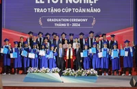 11 sinh viên Trường ĐH Bách khoa đạt Cúp toàn năng tại lễ tốt nghiệp 