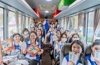 Hiệu trưởng Trường Đại học ở TP.HCM lì xì, đưa sinh viên lên xe về quê đón Tết