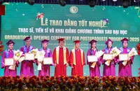 Trường ĐH Luật TP.HCM trao bằng tốt nghiệp cho 2 tiến sĩ và 222 thạc sĩ