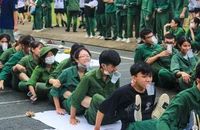 Sinh viên cho rằng mức học phí quân sự quá cao, Trường ĐH Luật TP.HCM nói gì?
