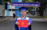 'Choáng' với thành tích của sinh viên duy nhất nhận huy chương vàng ở lễ tốt nghiệp