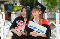 Sinh viên ngày tốt nghiệp được nhắn nhủ ‘hãy tự tin nhưng đừng quên tử tế’