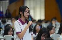 Hàng trăm học sinh ‘hóa thân’ sinh viên Trường ĐH Luật TP.HCM
