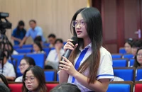 Tân sinh viên nhận ‘hành trang 4 chữ’ từ hiệu trưởng trong ngày khai giảng