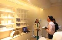 Sinh viên được 'gỡ rối' tâm lý, giảng viên nữ được chăm sóc da tại trường