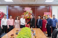 Báo Pháp Luật TP.HCM thăm, chúc mừng các cơ sở giáo dục nhân ngày Nhà giáo Việt Nam