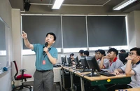 Đại học hết thời ‘nạp kiến thức 5 năm dùng cả đời’?
