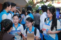 Học phí tăng, nhiều trường đại học tung học bổng ‘khủng’ hút thí sinh