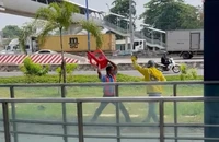 Công an làm việc với bảo vệ Metro số 1 cầm ghế đánh nhau với tài xế xe công nghệ