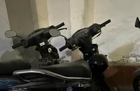 Cô gái dùng dao tấn công khiến 2 người bị thương