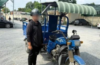Tài xế xe ba gác chạy ngược chiều, chặn đầu ô tô bị phạt 33,5 triệu đồng