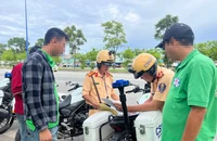 CSGT Rạch Chiếc xử lý nhiều xe khách để hàng hóa trong khoang hành khách