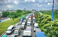 Kẹt xe nghiêm trọng trong nhiều giờ ở cửa ngõ phía Đông TP.HCM