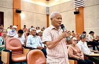 Cử tri quận Tân Phú: Giải pháp nào cho người dân khi mua nhầm hàng nhái, hàng giả?