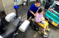 Video CSGT hỗ trợ mở đường đưa sản phụ vỡ ối đến bệnh viện kịp thời