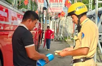 TP.HCM: Đón trả khách sai quy định, nhiều xe khách bị phạt trên đường Đỗ Mười