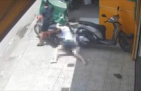 TP.HCM: Bắt giữ kẻ cướp giật ở tiệm vàng, kéo lê nữ nhân viên trên đường