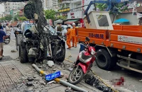 TP.HCM: Xe bán tải tông trụ điện, 2 người nguy kịch