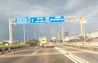 Xe đầu kéo, lạnh lách, xe container lạnh lách trên cao tốc, cao tốc TP.HCM