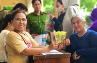 Người dân nhận quà 2-9: ‘Cảm giác thật ấm lòng!’