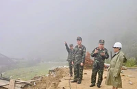 Quảng Ngãi: Vết nứt 400 m xuyên khu dân cư, sơ tán khẩn 170 người dân