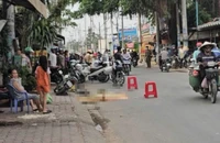Người phụ nữ tử vong thương tâm sau khi ngã lúc chạy xe máy lên vỉa hè để vào nhà