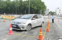 Giáo viên dạy lái xe 'thi tài' tại Trường Cao đẳng Cảnh sát nhân dân II