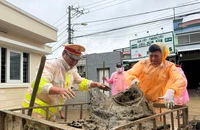 CSGT TP.HCM hỗ trợ khắc phục hậu quả sau lũ tại Quy Nhơn
