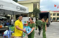 Công an phường Hiệp Bình gửi 14 tấn hàng cứu trợ về miền Trung