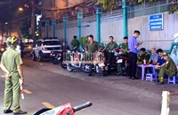 Công an truy tìm nghi can mặc đồ xe ôm công nghệ đâm chết người ở TP.HCM