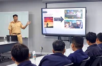 Hơn 150 tài xế được CSGT hướng dẫn kỹ năng phòng tránh điểm mù của xe tải