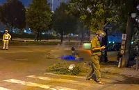TP.HCM: Cãi nhau trong nhà, 1 phụ nữ chạy ra đường thì bị xe tải tông tử vong