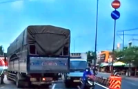 TP.HCM: CSGT xác minh clip xe tải chạy ngược chiều trên đường Trần Văn Giàu