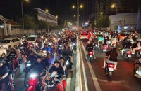 U23 Việt Nam giành hạng ba châu Á: Biển người TP.HCM đổ ra đường rạng sáng