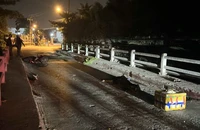 Phát hiện nam thanh niên tử vong cạnh xe máy trên đường Lò Lu