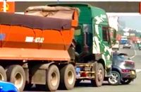 CSGT TP.HCM thông tin vụ xe đầu kéo tông ô tô con, đẩy đi 15 m ở vòng xoay Gò Đậu