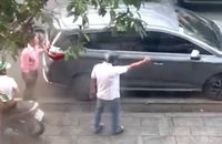 Công an TP.HCM khởi tố 2 người rượt đuổi, kẹp cổ tài xế ô tô giữa đường