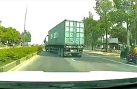 Tài xế xe container lạng lách trên đường Mỹ Phước - Tân Vạn bị phạt đến 50 triệu đồng
