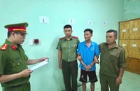 Tạm giữ 'cha dượng' đánh tới tấp con riêng của 'vợ' ở phường Dĩ An