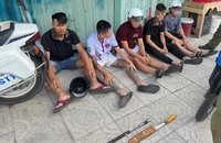 Công an phát hiện nhiều nhóm thanh thiếu niên mang dao đi hỗn chiến