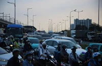 CSGT hướng dẫn lộ trình di chuyển, tránh ùn tắc ở cửa ngõ đi Đồng Nai
