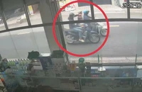 Bắt giữ thanh niên giật dây chuyền vàng trên phố