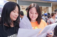 Đề 'trúng tủ', thí sinh thi vào lớp 10 ở Hà Nội hớn hở rời phòng thi