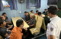 Hải Phòng: Cứu 10 người đang trôi dạt trên biển