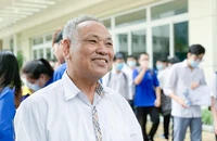 Cụ ông 82 đi thi hóm hỉnh ‘tuổi này đi thi cũng cảm thấy xấu hổ’