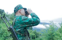 Theo chân chiến sĩ Biên phòng tuần tra trên đỉnh Pha Luông