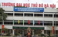 Giảng viên bị tố quấy rối tình dục nữ sinh bị… khiển trách