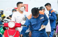 Nóng: Giá xăng tăng gần 1.000 đồng/lít từ 19 giờ tối nay