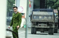 Hình ảnh công an khám xét Trạm đăng kiểm 29-03S tại Hà Nội